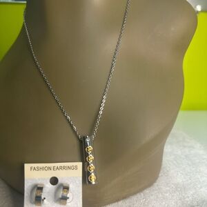 Chic Two-Tone Pendant Necklace Set